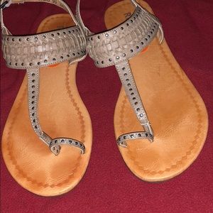 Thong sandals
